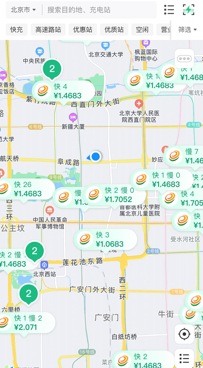 中新財(cái)經(jīng)查詢(xún)相關(guān)充電APP發(fā)現(xiàn)，電價(jià)平峰時(shí)段，快充樁的價(jià)格普遍在1.4元度左右。