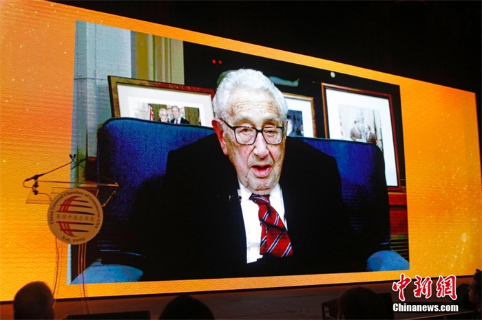 當地時間2023年1月18日晚，美國中國總商會(CGCC)在紐約舉行2023年中國農歷新年晚宴。圖為亨利·基辛格以視頻方式致辭。<a target='_blank' href='/' _fcksavedurl='/'><p  align=