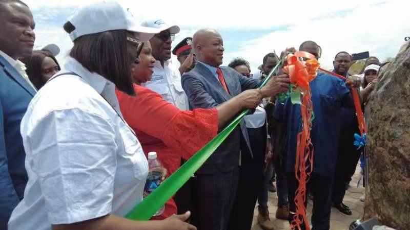 嘉賓為學(xué)校剪彩。主辦方供圖