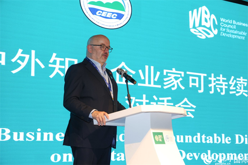 世界可持續(xù)發(fā)展工商理事會(huì)會(huì)長兼主席貝德凱致辭。人民網(wǎng)記者任皓宇攝