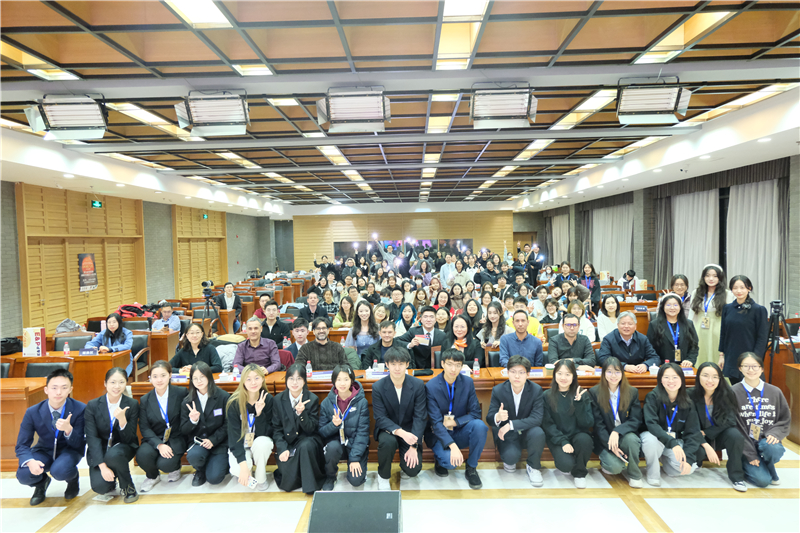 第八屆全國高校西班牙語配音大賽決賽現(xiàn)場合影。主辦方供圖