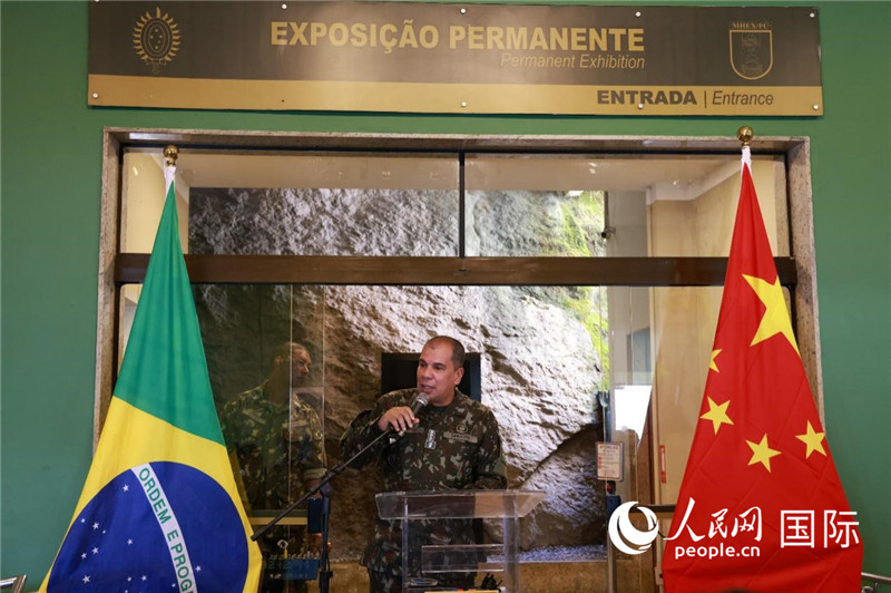 科帕卡瓦納要塞司令亞歷山大·羅伯托在攝影展開幕式上致辭。 人民網(wǎng)記者 陳海琪攝