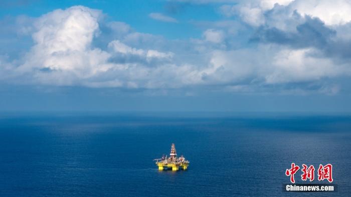 遠眺中國海油982鉆井平臺。<a target='_blank' href='/' _fcksavedurl='/' ><p  align=