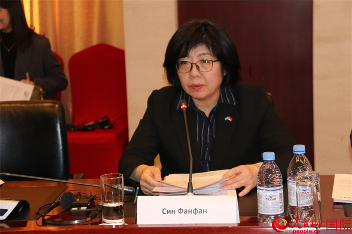 中國駐哈薩克斯坦大使館公使銜參贊邢芳芳致辭。人民網(wǎng)記者 李強攝