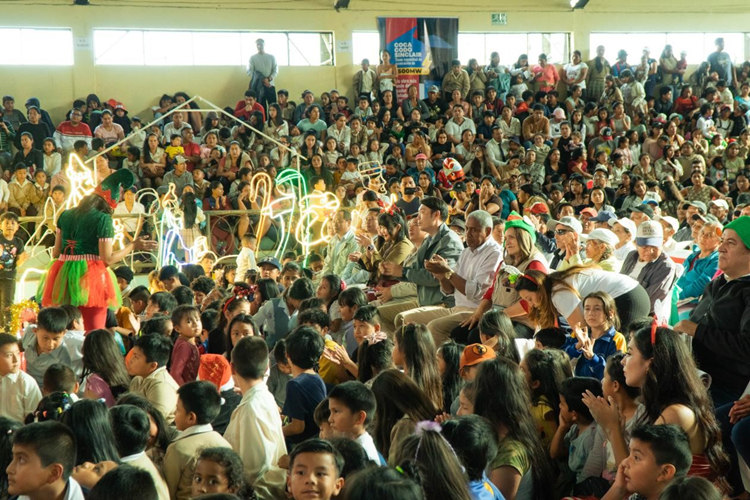 捐贈(zèng)儀式在埃爾查科市中心的體育館舉行。中國電建厄瓜多爾代表處提供圖