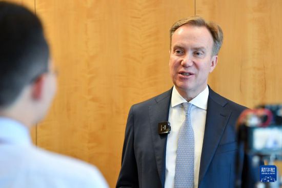 1月9日，在瑞士日內(nèi)瓦，世界經(jīng)濟(jì)論壇總裁博爾格·布倫德接受新華社記者專訪。新華社記者 連漪 攝