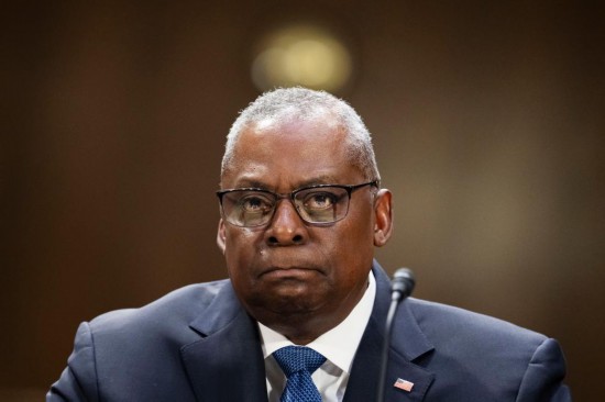 這是2023年10月31日，在美國首都華盛頓國防部長奧斯汀出席國會(huì)聽證會(huì)。新華社記者劉杰攝