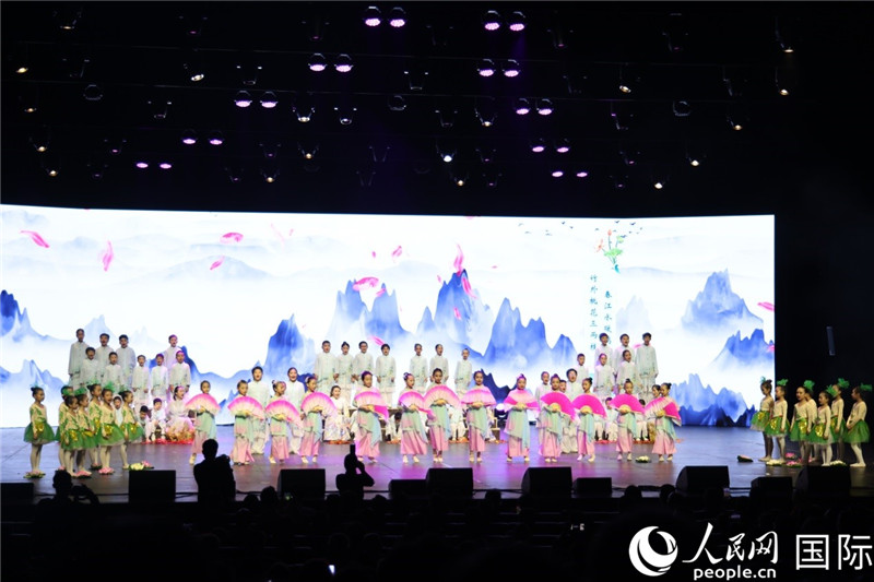 《四季詩韻》童聲詩朗誦表演。人民網(wǎng)記者 任皓宇攝