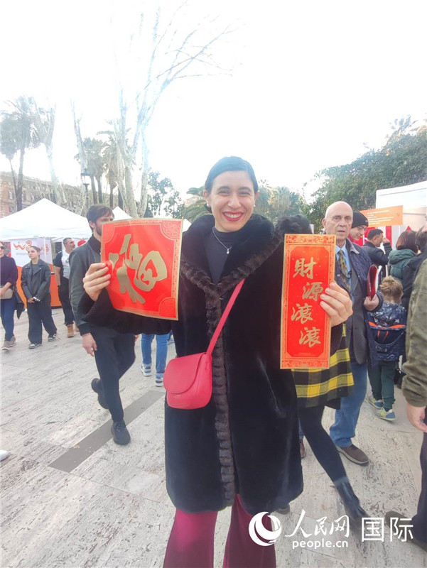 羅馬當地民眾迎春納福                                 人民網記者鄭彬攝