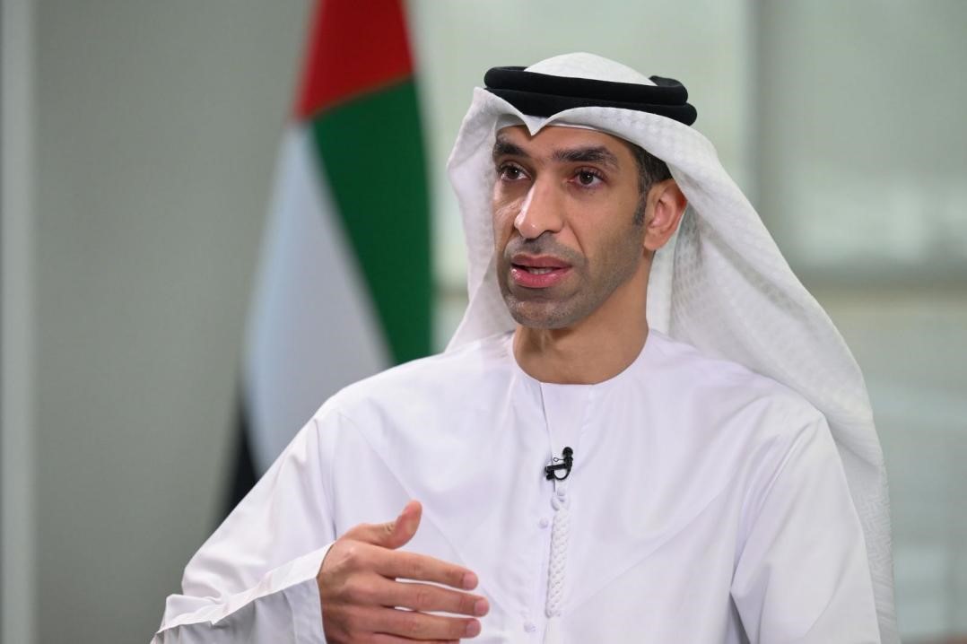 阿聯(lián)酋外貿(mào)國(guó)務(wù)部長(zhǎng)薩尼·宰尤迪接受采訪。阿聯(lián)酋通訊社供圖