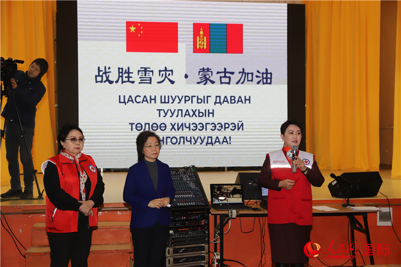 3月18日，巴特策策格（右）外長致辭。人民網(wǎng)記者 霍文攝