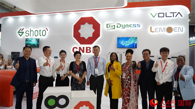 出席嘉賓合影。人民網 劉暢攝