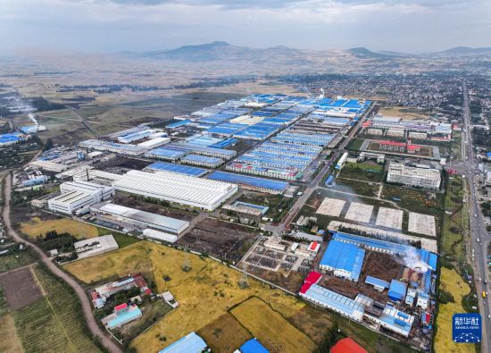這是2023年11月3日在埃塞俄比亞杜凱姆市拍攝的東方工業(yè)園（無(wú)人機(jī)照片）。 新華社發(fā)（東方工業(yè)園供圖）