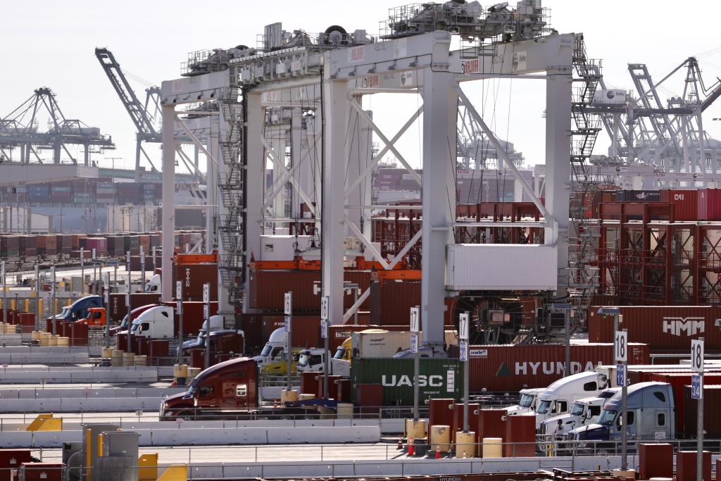 2021年10月29日拍攝的美國加利福尼亞州洛杉磯港景象。新華社發(fā)