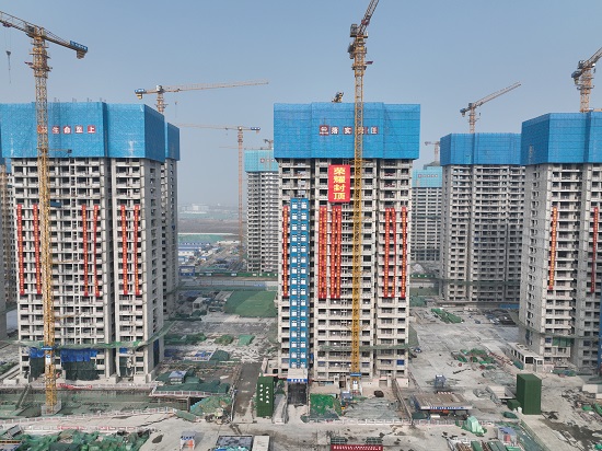 城中村改造一期封頂。賈子龍攝