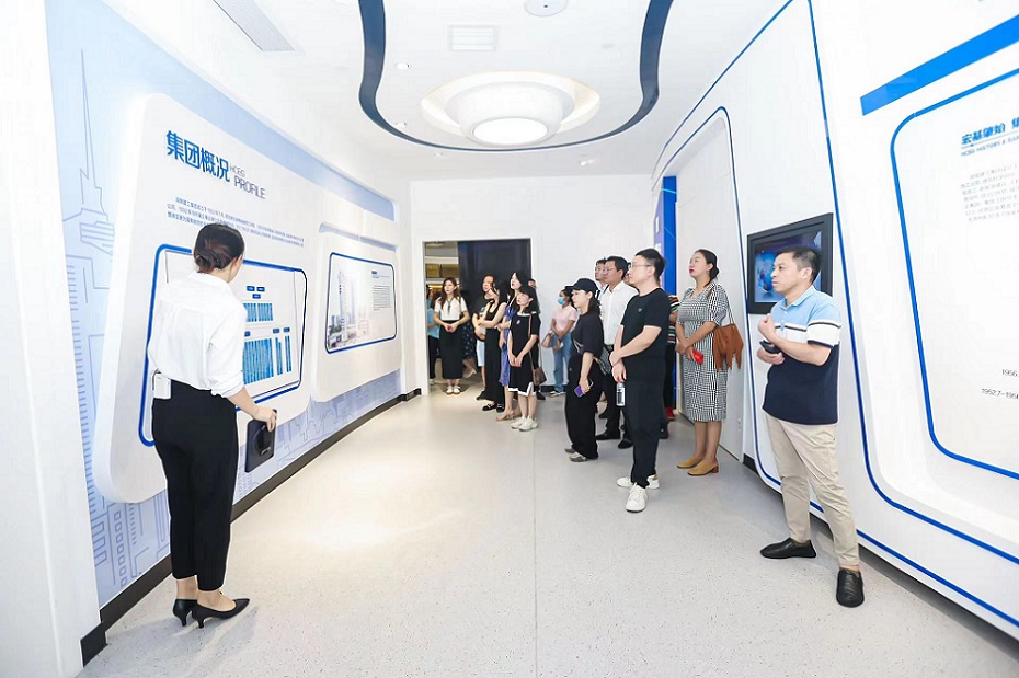 見面會(huì)參與人員在了解項(xiàng)目情況。單位供圖