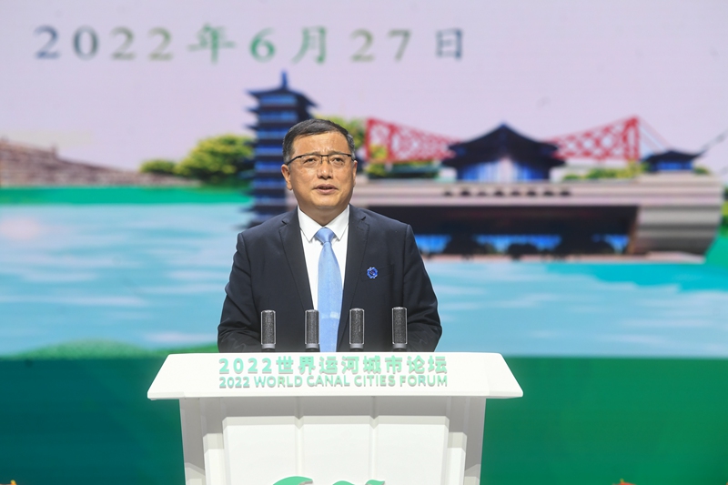 揚(yáng)州市委常委、常務(wù)副市長陳鍇竑作推介發(fā)言。邵丹攝