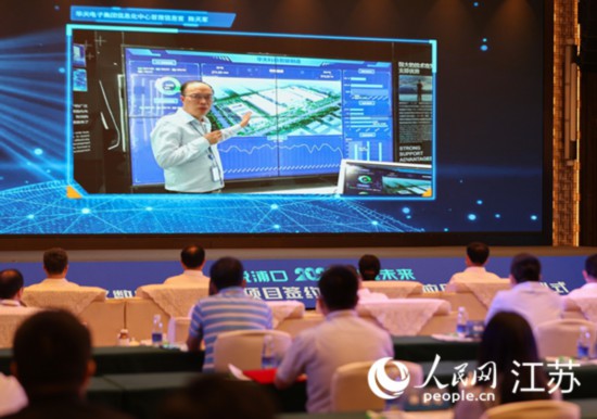 圖為浦口區(qū)集成電路企業(yè)介紹智能制造系統(tǒng)。浦口區(qū)委宣傳部供圖