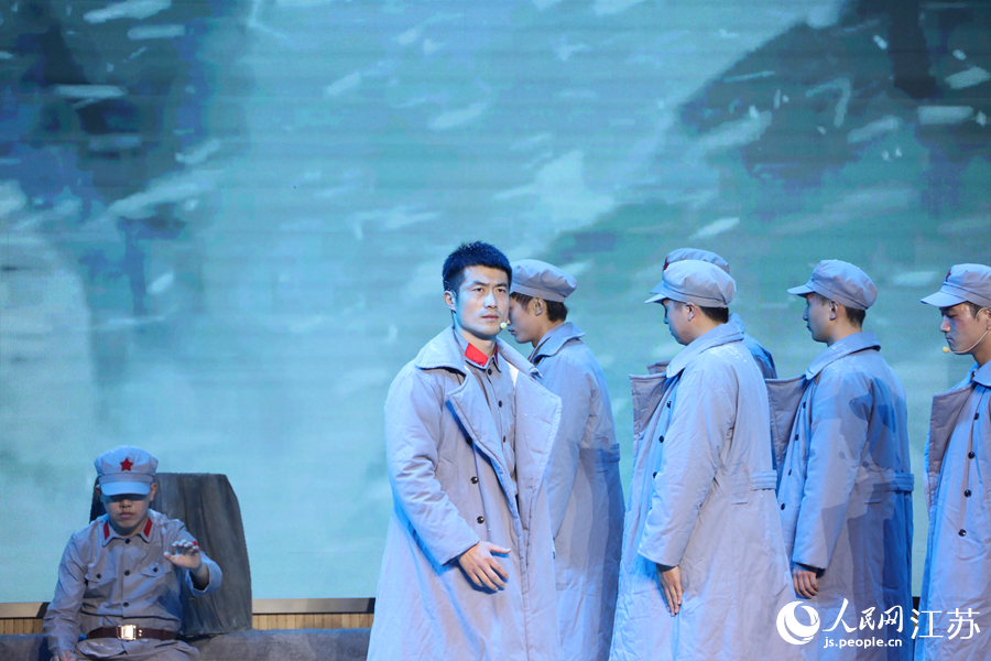 淮安市山陽小學帶來的紅色故事宣講《豐碑》。人民網(wǎng) 張瀚天攝