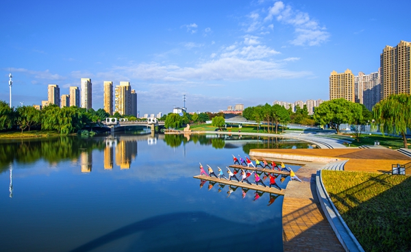 漫步街頭，科產(chǎn)城人融合的理念貫穿始終。無錫高新區(qū)管委會供圖