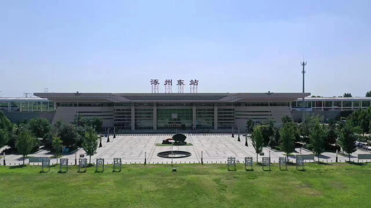 通勤專列高鐵始發(fā)站涿州東站。 熊華明、王聚言攝