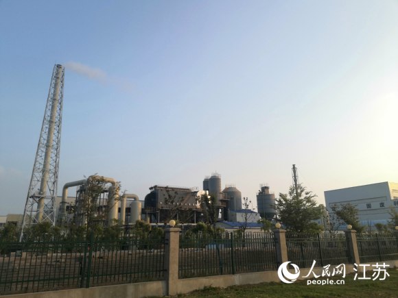 此次被當(dāng)?shù)鼐用穹从硰U氣刺鼻的企業(yè)。 人民網(wǎng) 張玉峰攝