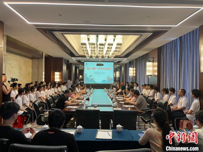 閩臺古琴技藝培訓(xùn)交流活動同步舉行。　葉國寶 攝