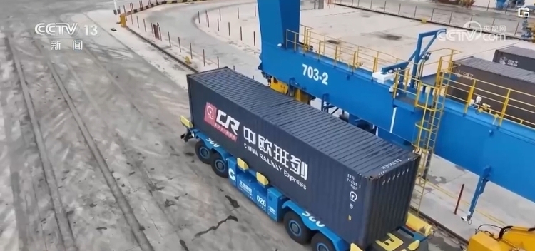 便企服務(wù)實(shí)打?qū)?為企業(yè)“出海”保駕護(hù)航 經(jīng)濟(jì)發(fā)展“添”動(dòng)力