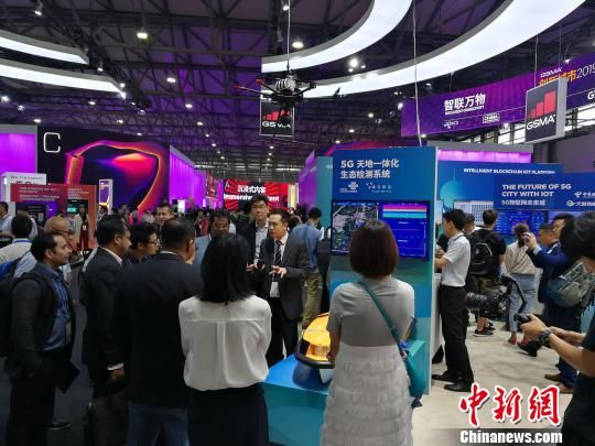 雄安新區(qū)展臺吸引不少眾多觀眾駐足關注。　任柏松 攝