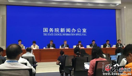 8月26日，國務(wù)院新聞辦召開國務(wù)院政策例行吹風會。圖為吹風會現(xiàn)場。 記者李巍攝