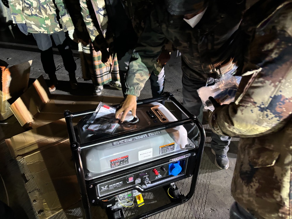 震區(qū)所需 重慶所能！重慶首批救援物資跨越千里抵達(dá)雪域高原