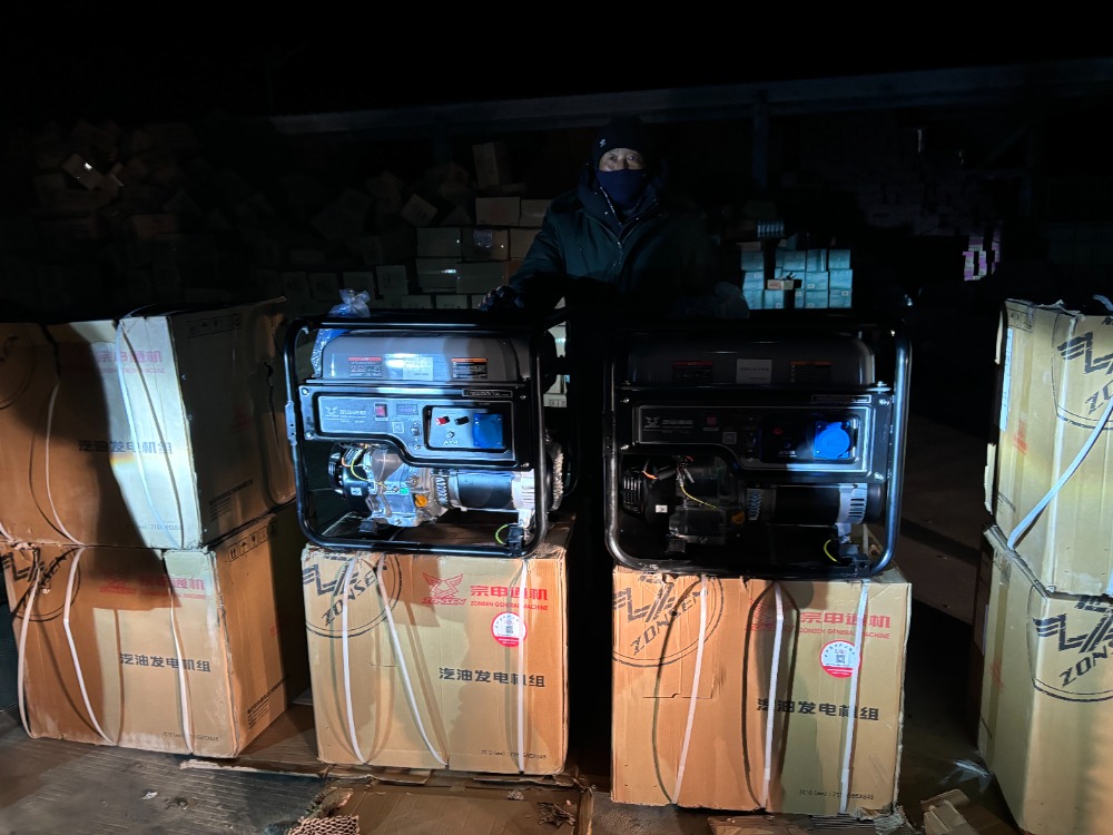 震區(qū)所需 重慶所能！重慶首批救援物資跨越千里抵達(dá)雪域高原