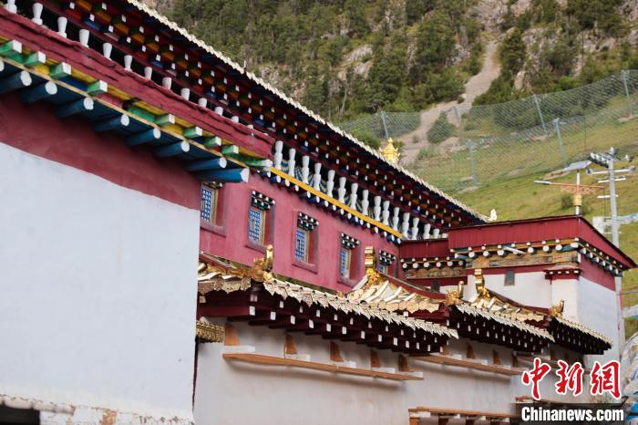 2024瀾湄國(guó)際影像周中外嘉賓探訪(fǎng)囊謙達(dá)那寺