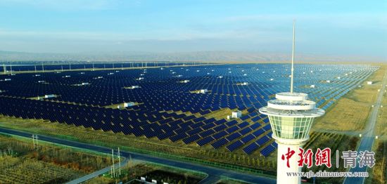 圖為青海海南光伏產(chǎn)業(yè)園區(qū)。王國(guó)棟攝