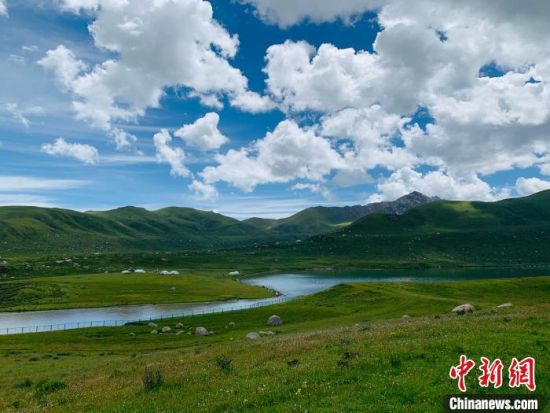 圖為果洛州境內的年保玉則。（資料圖）　孫?！z