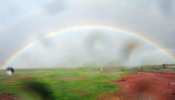 科考隊員在茲格塘錯采樣返程途中，高原風(fēng)雨彩虹送行?！?lt;a target='_blank' ><p  align=