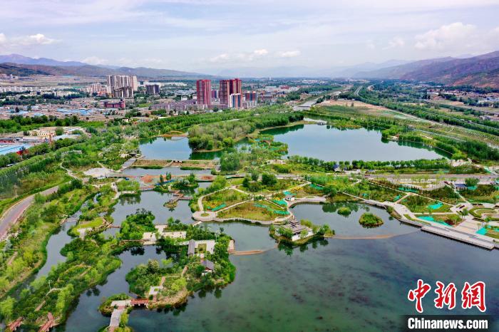 西北城市西寧立生態(tài)文明高地新典范：“一城山水、百園千姿”