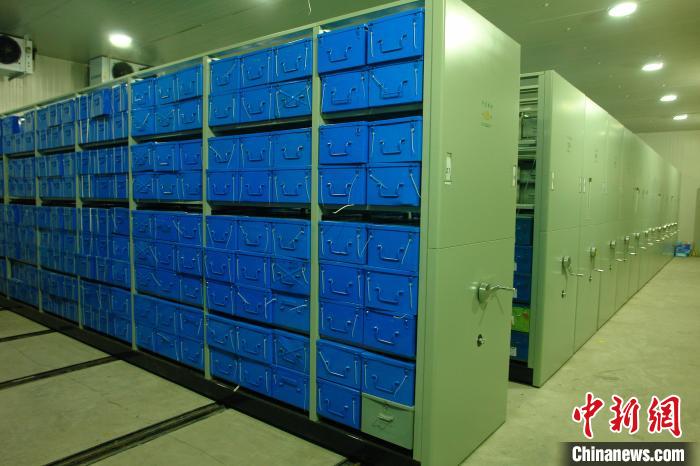 圖為國(guó)家農(nóng)作物種質(zhì)資源復(fù)份庫(kù)(西寧)?！∏嗪Ｊ∞r(nóng)業(yè)農(nóng)村廳供圖