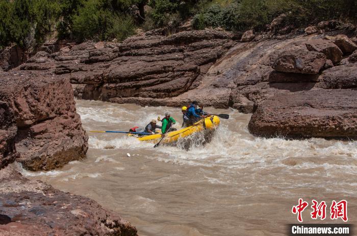 圖為瀾滄江生態(tài)漂流。　瀾滄江源漂流有限公司供圖