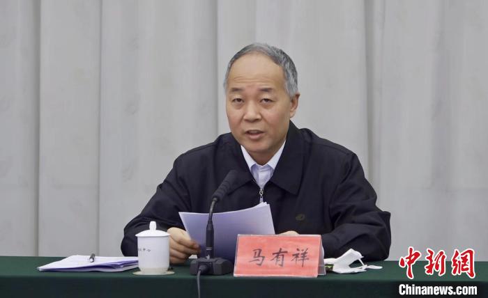 圖為農(nóng)業(yè)農(nóng)村部副部長馬有祥在部省共同打造青海綠色有機(jī)農(nóng)畜產(chǎn)品輸出地推進(jìn)會(huì)議上講話?！±罱瓕?攝