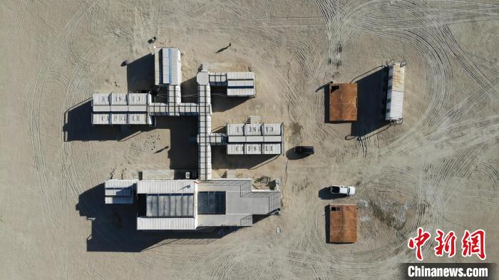 圖為無人機(jī)航拍火星營(yíng)地。　孫睿 攝