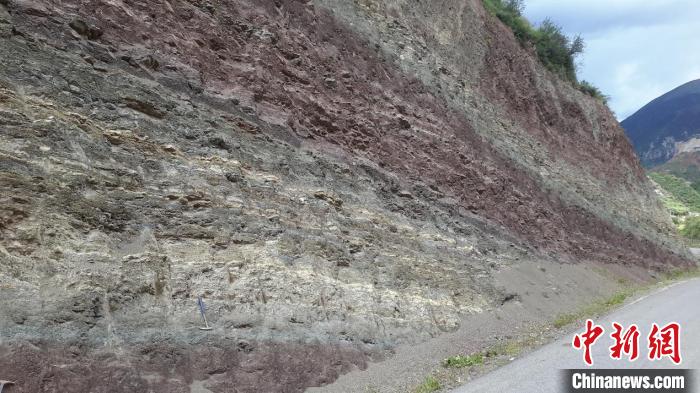 青藏高原東部始新世熱魯盆地的湖相沉積?！≈锌圃呵嗖馗咴?供圖