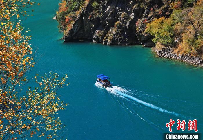 松坪溝風(fēng)光?！『吻搴?攝