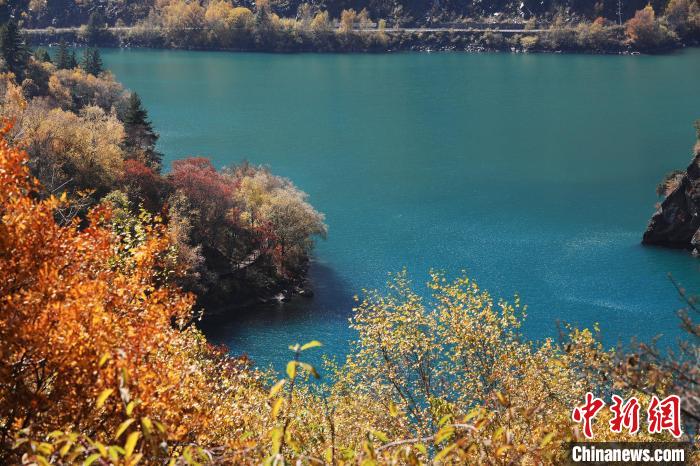 松坪溝風(fēng)光?！⑼?攝