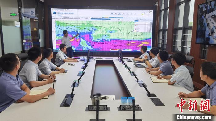 三峽梯調(diào)開展聯(lián)合會(huì)商。(資料圖) 莫祖鳳 攝