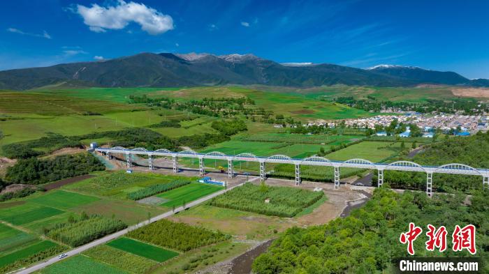 圖為引大濟(jì)湟西干渠的渡槽。(資料圖) 青海省水利廳 供圖