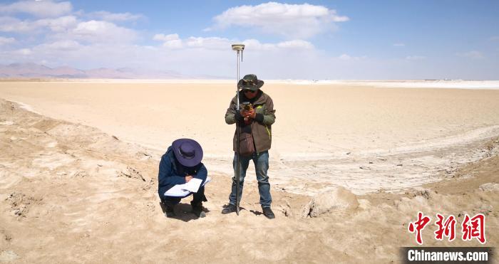 圖為鹽湖礦產(chǎn)資源國情調(diào)查。(資料圖) 柴綜院 供圖