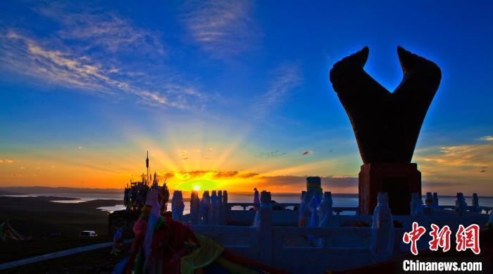 資料圖為果洛州境內(nèi)的黃河源頭牛頭碑?！」逯菸麄鞑抗﹫D