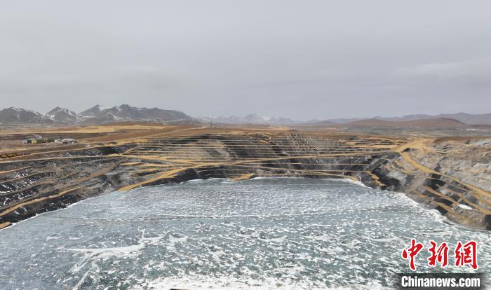 航拍圖為青海省海西蒙古族藏族自治州天峻縣木里礦區(qū)?！●R銘言 攝