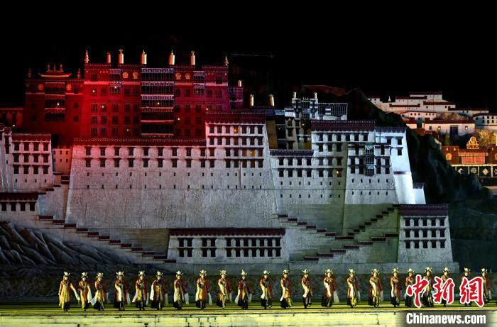 3月17日，西藏拉薩，《文成公主》大型史詩劇演出現(xiàn)場?！±盍?攝